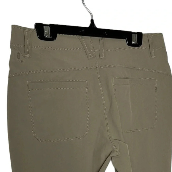 LOLE light green sage walking Bermuda shorts for women .zippered  front pockets - Picture 11 of 16